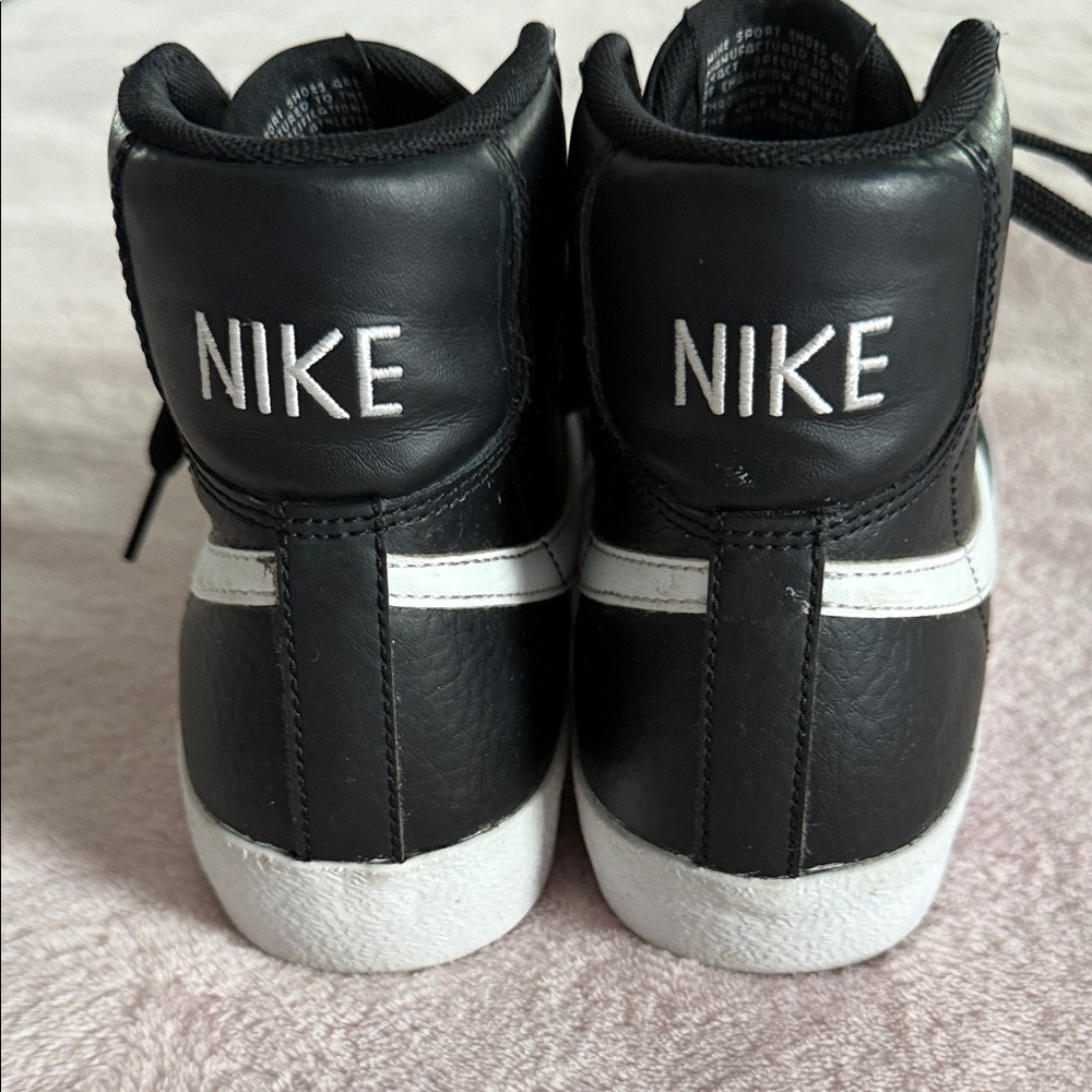 Nike Black and White High-Tops with Red Accents Size 5.5 Youth - Picture 3 of 5